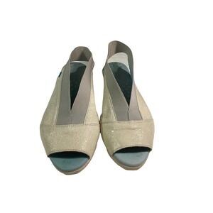 Cloud caliber peep toe sandals